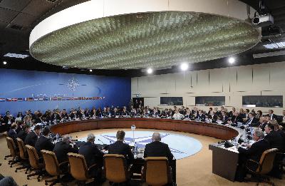 Nga dọa chặn đường tới Afghanistan của NATO ảnh 1